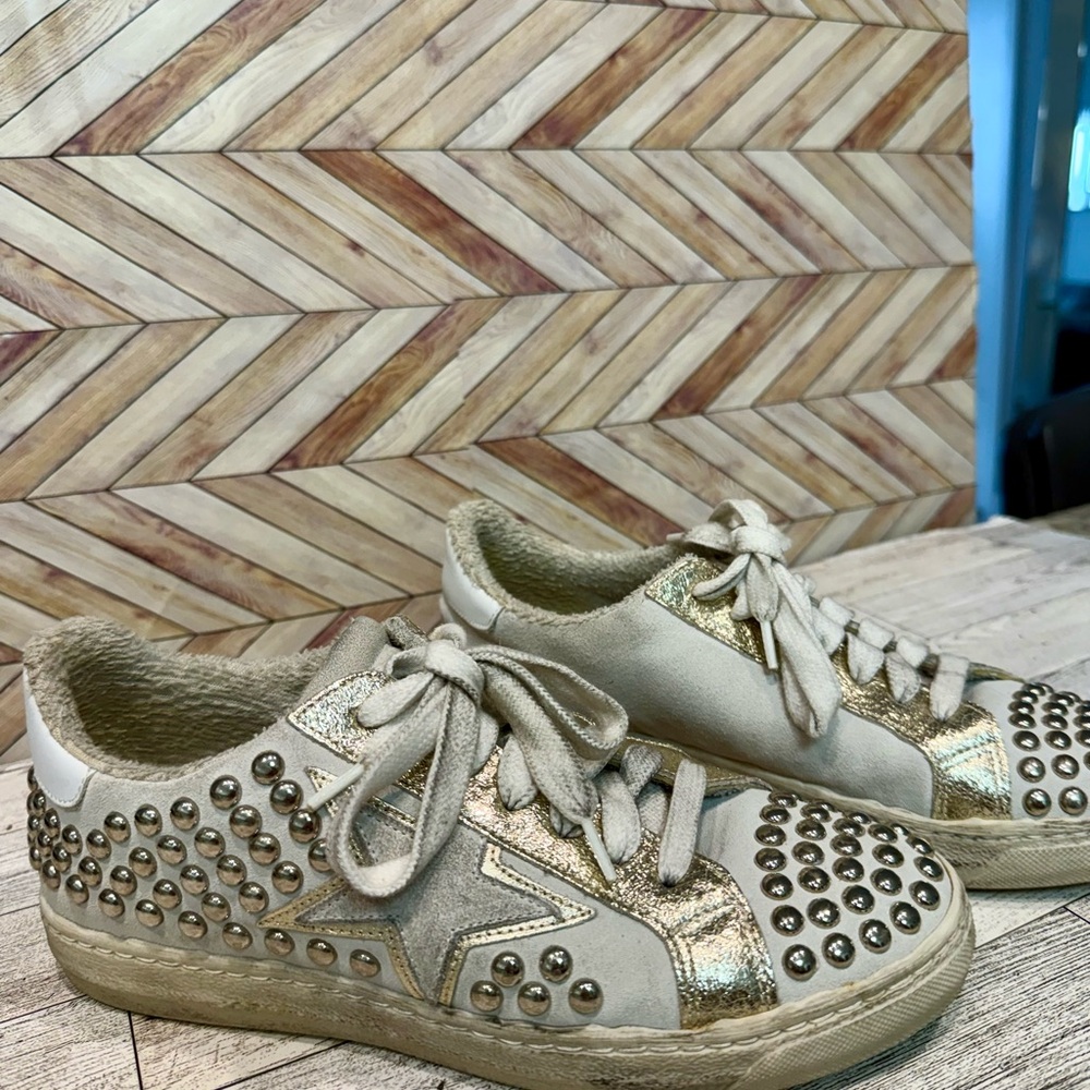 The SHOE BOX Studded Star Low-Top Sneakers - Metallic Cream - Picture 6 of 8
